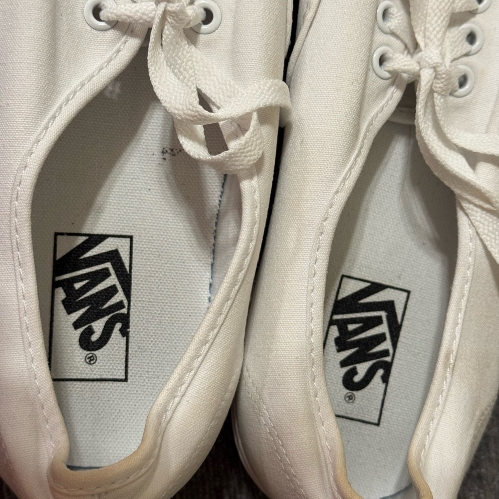 Vans Classic White Lace-Up Shoes - Picture 3 of 6